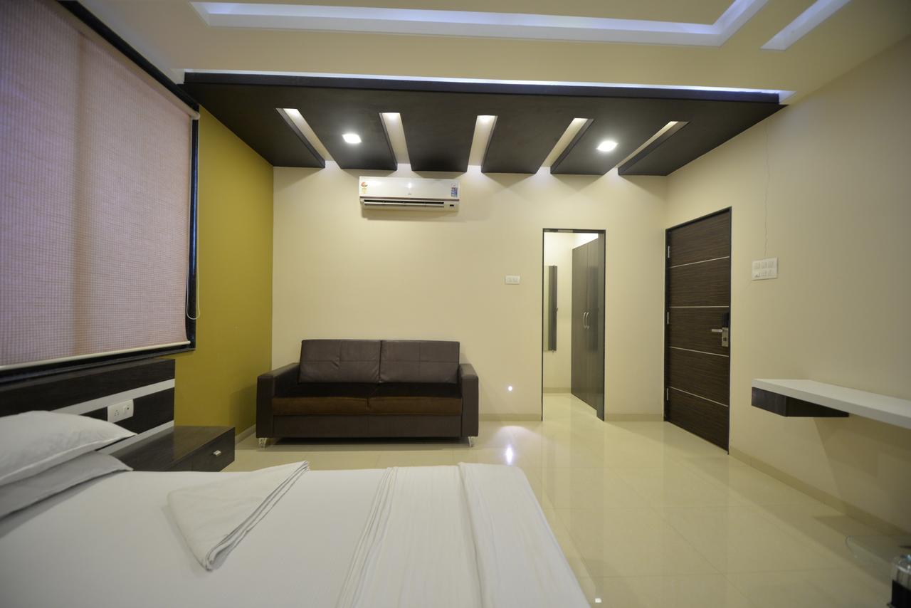 Hotel Radhe Krishna Solapur Εξωτερικό φωτογραφία