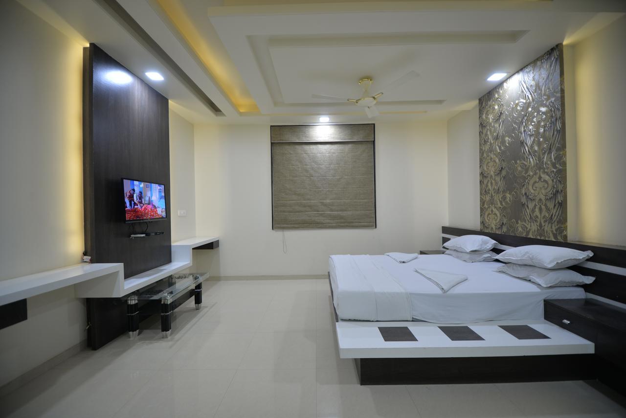 Hotel Radhe Krishna Solapur Εξωτερικό φωτογραφία